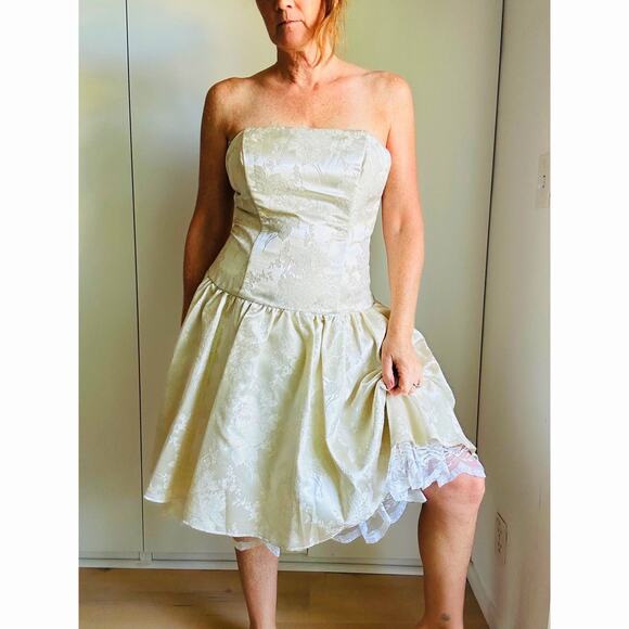 90s Cream Prom Dress Strapless Brocade Size M Fairy tale Coquette Ballerina - Picture 2 of 6